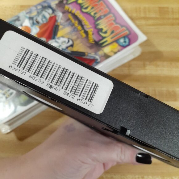 Monster Mash 2000 VHS Clamshell Universal Monsters DIC Animated Music Horror Y2K - Picture 7 of 7